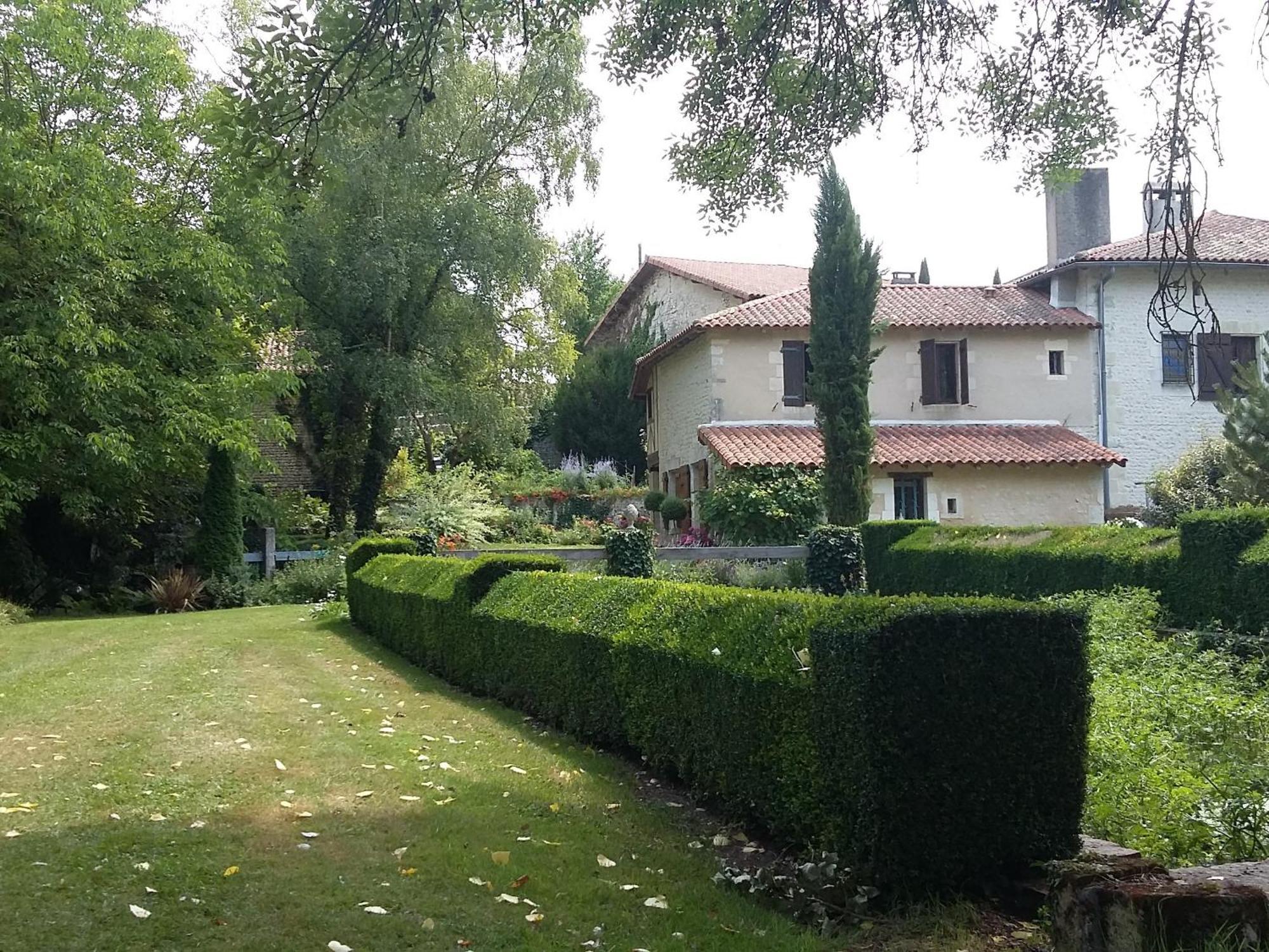 Hotel Moulin Rouhaud Montboyer Exteriér fotografie