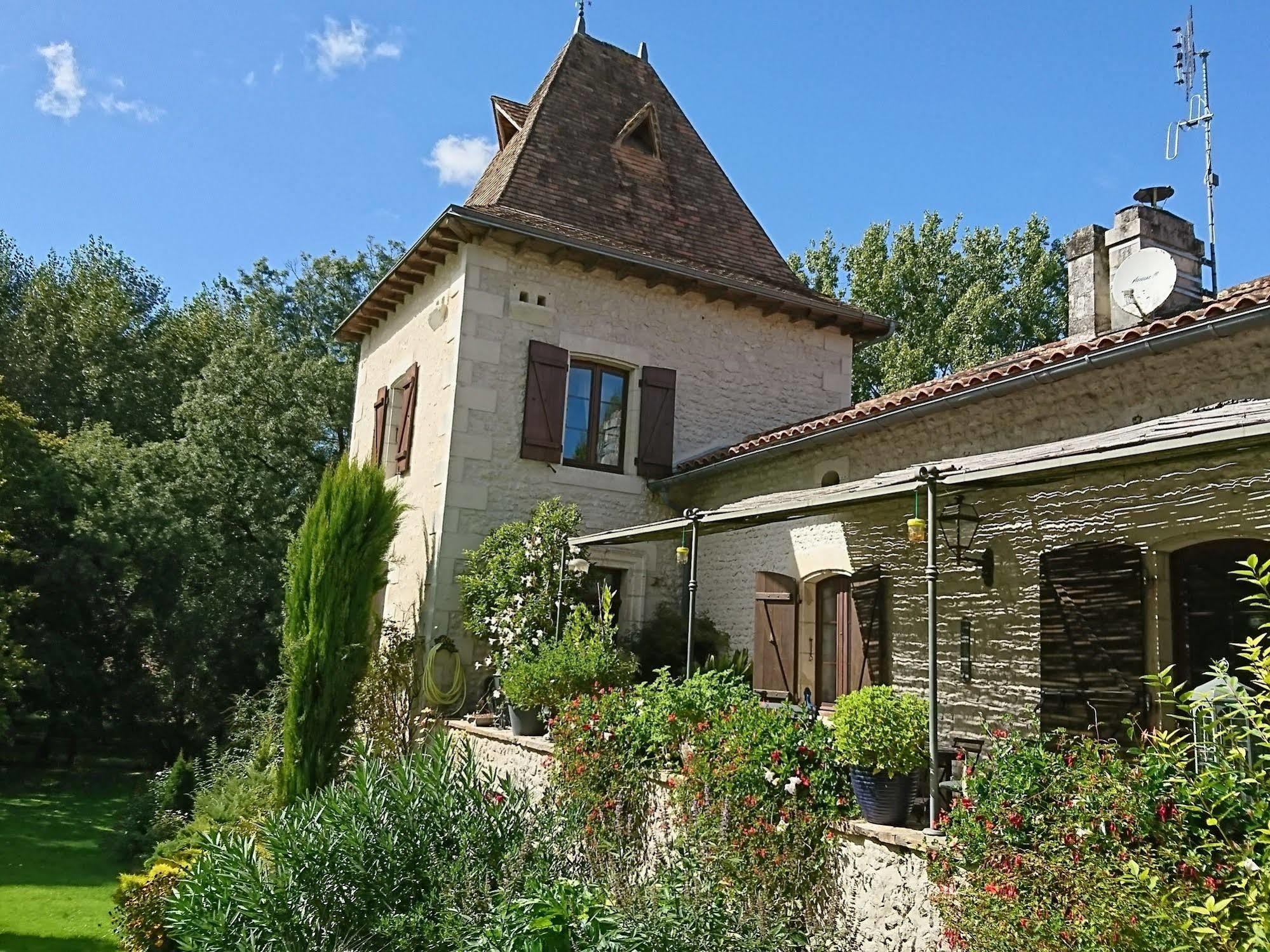 Hotel Moulin Rouhaud Montboyer Exteriér fotografie